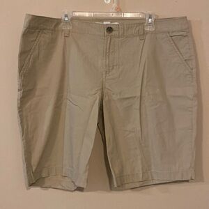Old Navy Khaki Bermuda‎ 10" Shorts Size 16